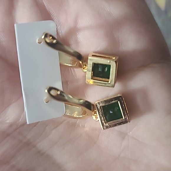 💛Gold plated huggie hoop earrings - Picture 3 of 4